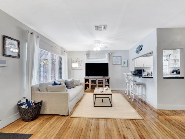 Продажа дома по адресу 6410 S Olive Avenue - фото 6927335