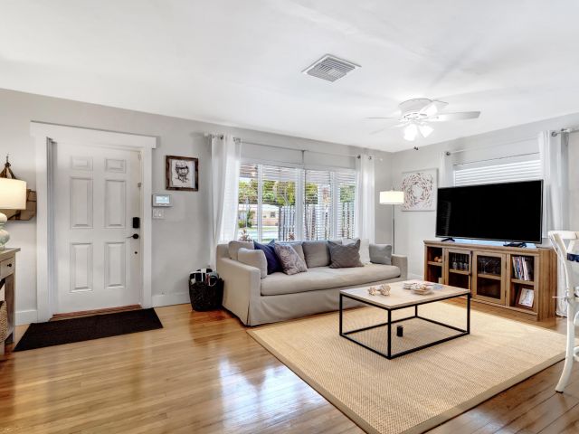 Продажа дома по адресу 6410 S Olive Avenue - фото 6927336