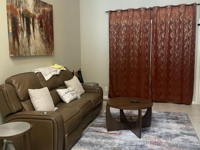 Дом в аренду по адресу 3757 Blue Ridge Road - фото 6928451