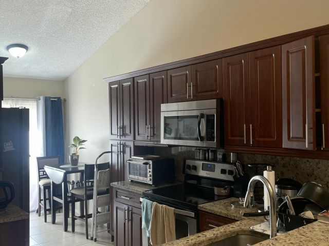 Дом в аренду по адресу 3757 Blue Ridge Road - фото 6928453