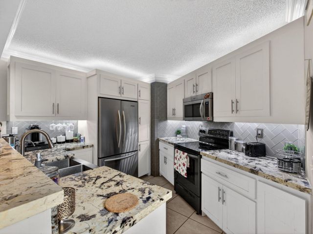 Дом в аренду по адресу 8164 Thames Boulevard C - фото 6928916