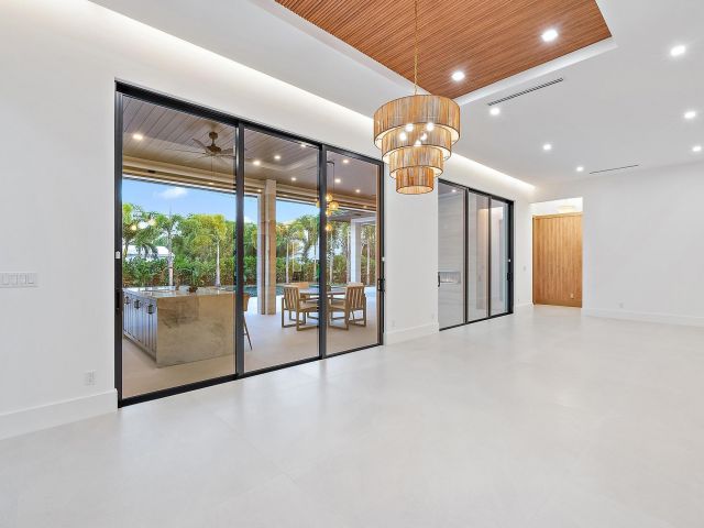 Продажа дома по адресу 247 Seville Road - фото 6932685