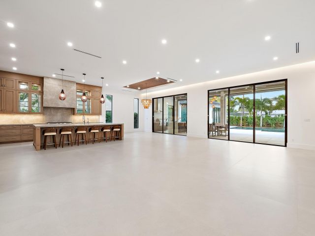 Продажа дома по адресу 247 Seville Road - фото 6932691