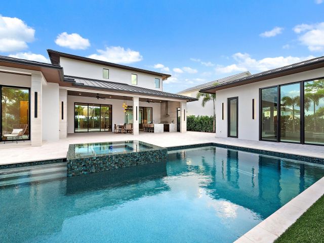 Продажа дома по адресу 247 Seville Road - фото 6932693