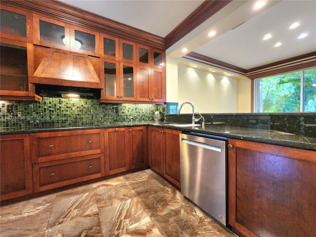 Дом в аренду по адресу 21028 NE 34th Ct 21028 - фото 6932966