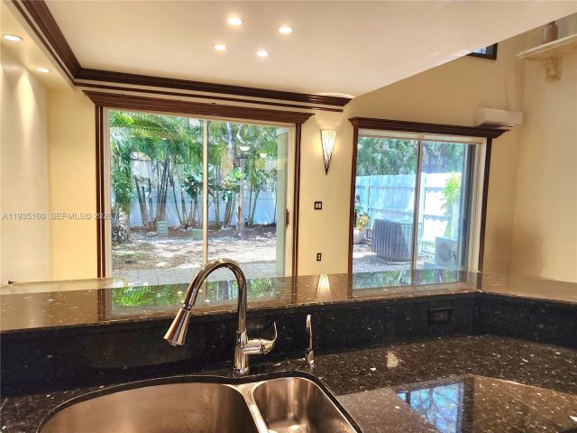 Дом в аренду по адресу 21028 NE 34th Ct 21028 - фото 6932973