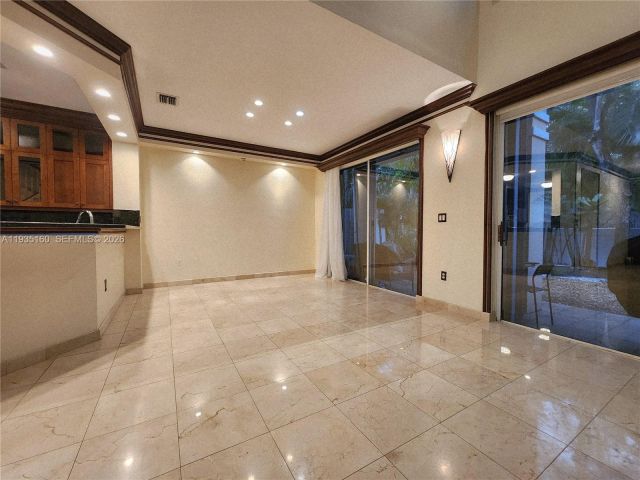 Дом в аренду по адресу 21028 NE 34th Ct 21028 - фото 6932974