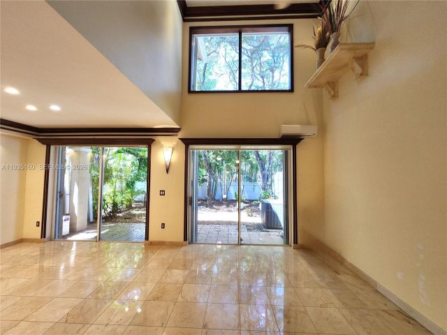 Дом в аренду по адресу 21028 NE 34th Ct 21028 - фото 6932978