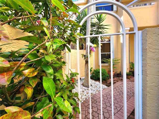 Дом в аренду по адресу 21028 NE 34th Ct 21028 - фото 6932981