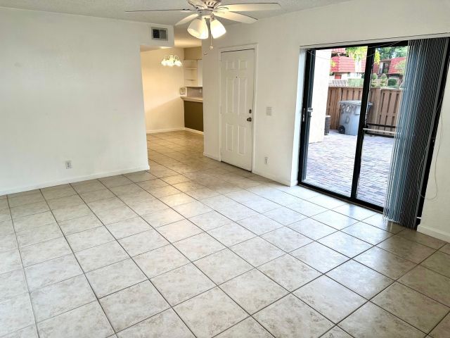 Дом в аренду по адресу 8081 Severn Drive D - фото 6929386