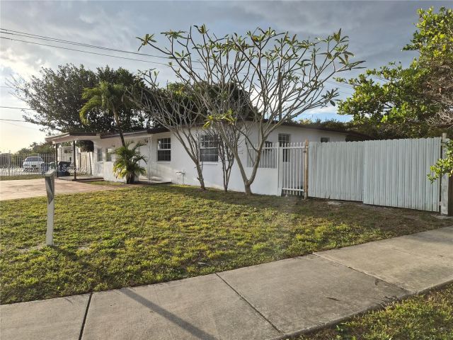 Продажа дома по адресу 9201 SW 43rd Ter - фото 7438398