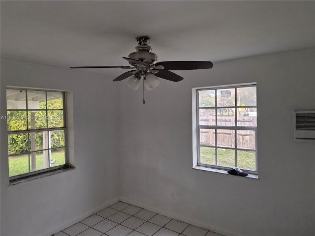 Продажа дома по адресу 9201 SW 43rd Ter - фото 7438401