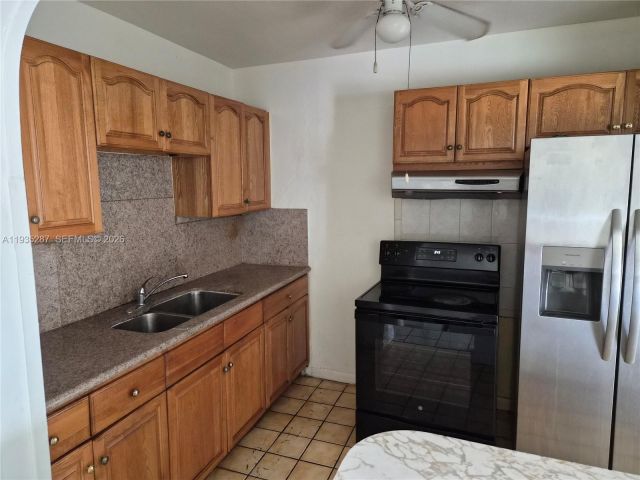 Продажа дома по адресу 9201 SW 43rd Ter - фото 7438404