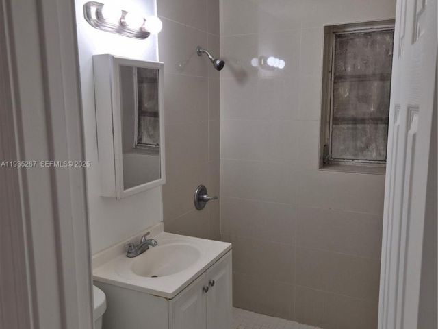 Продажа дома по адресу 9201 SW 43rd Ter - фото 7438405