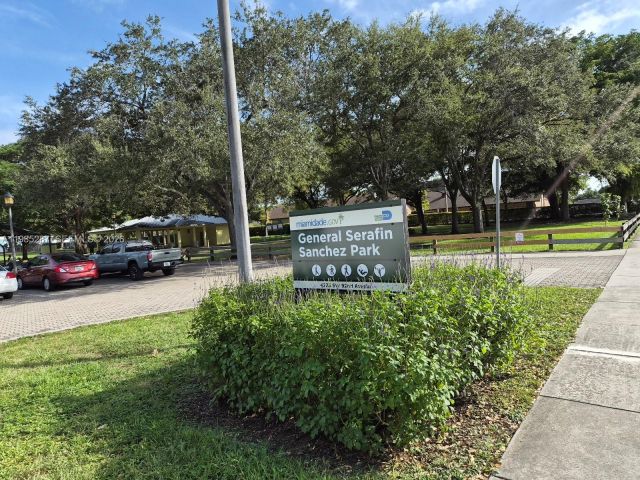 Продажа дома по адресу 9201 SW 43rd Ter - фото 7438408