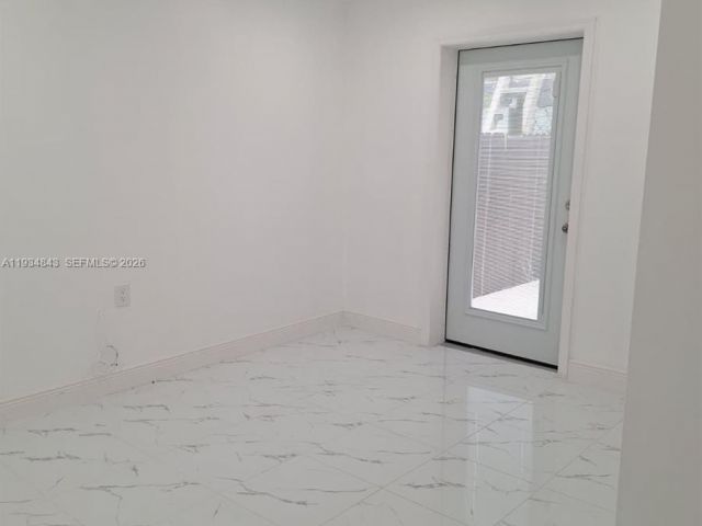 Дом в аренду по адресу 14402 SW 111th St 14402 - фото 7504444