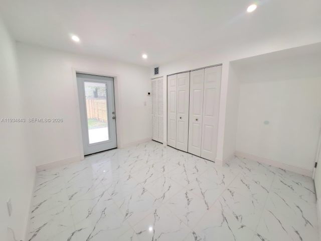 Дом в аренду по адресу 14402 SW 111th St 14402 - фото 7504445