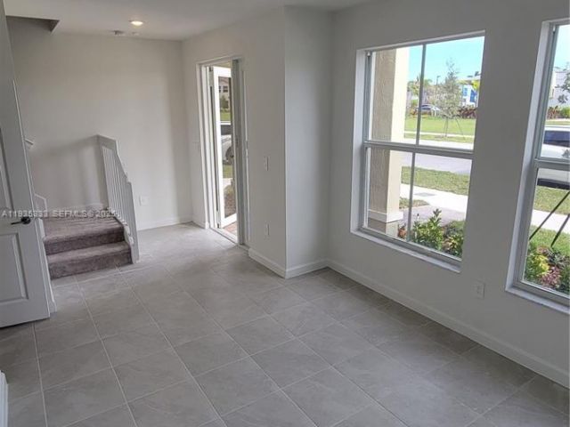 Дом в аренду по адресу 26430 SW 148th Ct 26430 - фото 7462125