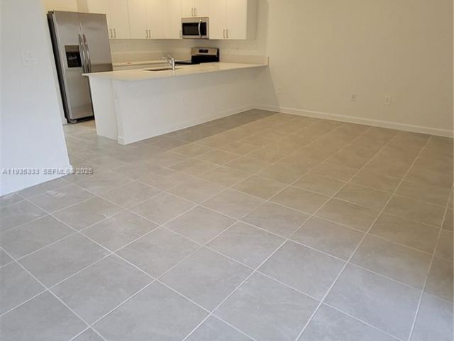 Дом в аренду по адресу 26430 SW 148th Ct 26430 - фото 7462126