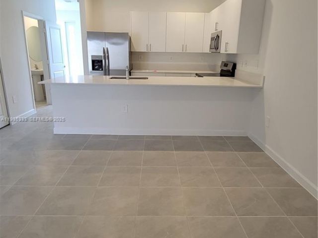 Дом в аренду по адресу 26430 SW 148th Ct 26430 - фото 7462127