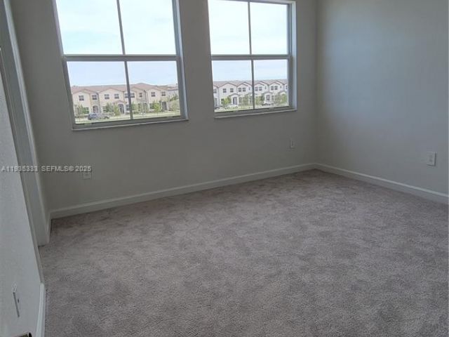 Дом в аренду по адресу 26430 SW 148th Ct 26430 - фото 7462136