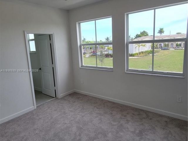 Дом в аренду по адресу 26430 SW 148th Ct 26430 - фото 7462137