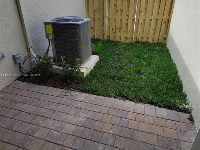 Дом в аренду по адресу 26430 SW 148th Ct 26430 - фото 7462139