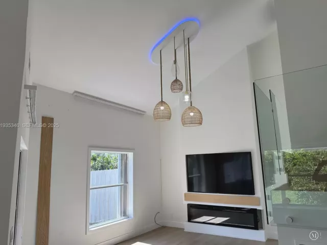 Продажа дома по адресу 708 SE 3rd Ave Ext 201 - фото 6930074