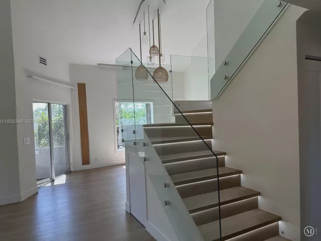 Продажа дома по адресу 708 SE 3rd Ave Ext 201 - фото 6930075