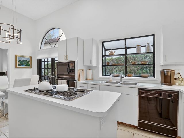 Продажа дома по адресу 23045 Via Stel - фото 6933457