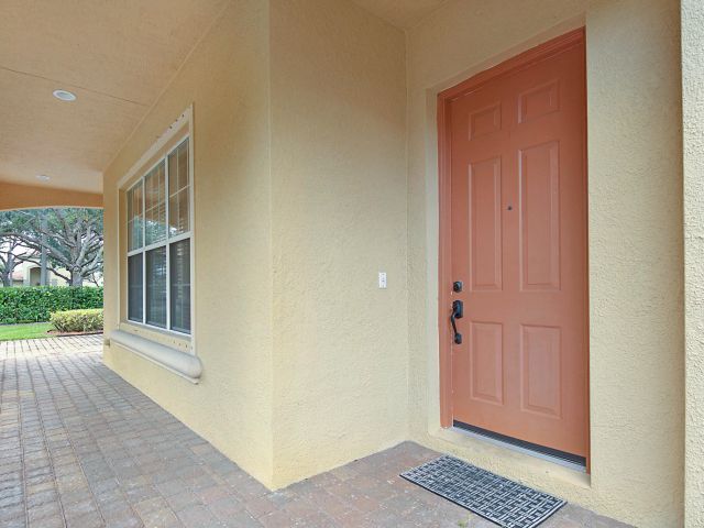 Дом в аренду по адресу 748 Cresta Circle - фото 6929946