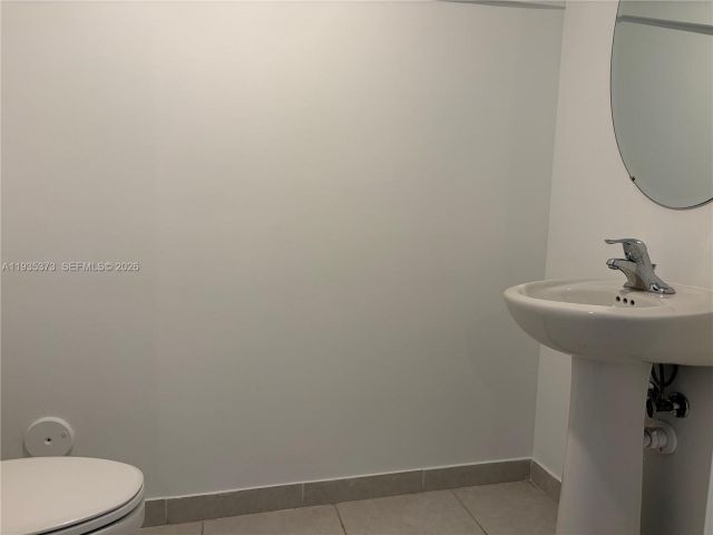 Дом в аренду по адресу 2661 SE 10th St 2661 - фото 7454946