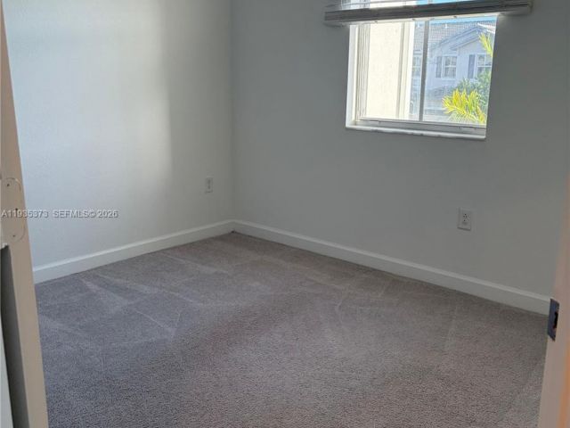 Дом в аренду по адресу 2661 SE 10th St 2661 - фото 7454949