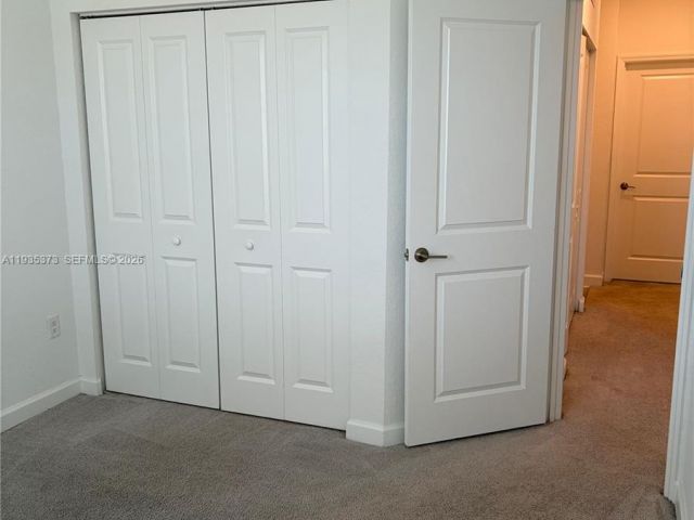 Дом в аренду по адресу 2661 SE 10th St 2661 - фото 7454952