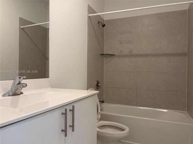 Дом в аренду по адресу 2661 SE 10th St 2661 - фото 7454954