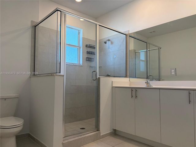 Дом в аренду по адресу 2661 SE 10th St 2661 - фото 7454955