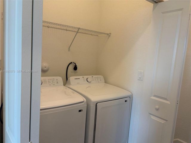 Дом в аренду по адресу 2661 SE 10th St 2661 - фото 7454958