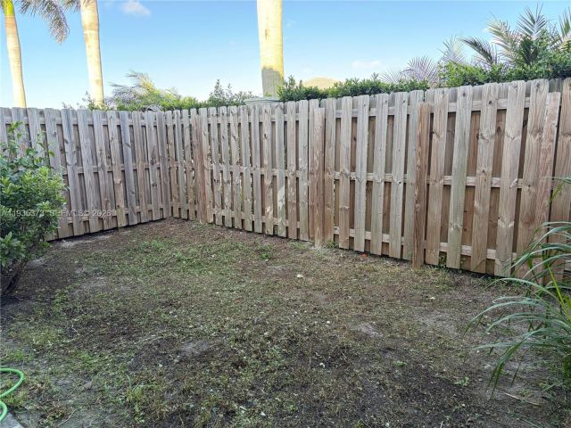 Дом в аренду по адресу 2661 SE 10th St 2661 - фото 7454960