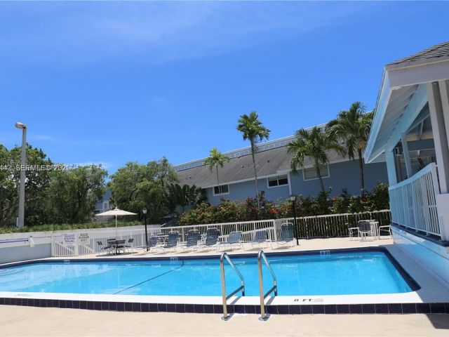 Продажа дома по адресу 798 Crandon Blvd 13-C - фото 6930014