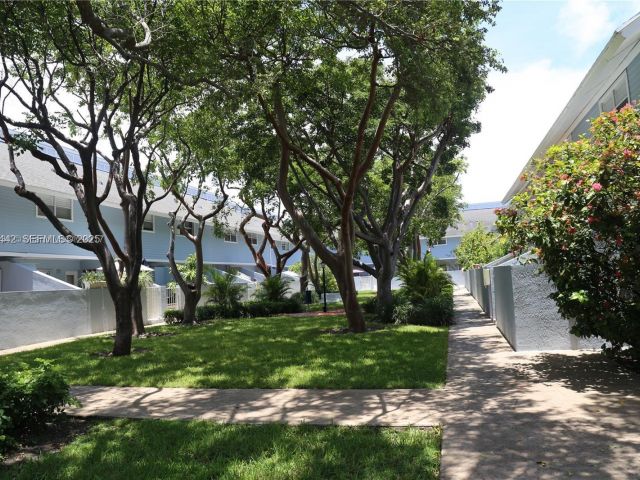 Продажа дома по адресу 798 Crandon Blvd 13-C - фото 6930015