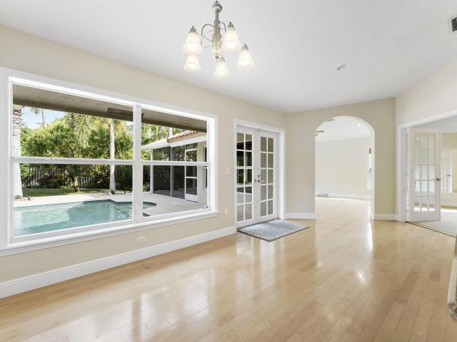 Продажа дома по адресу 2415 NW 31st Street - фото 6930889