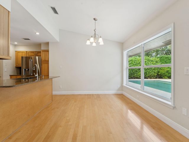 Продажа дома по адресу 2415 NW 31st Street - фото 6930891