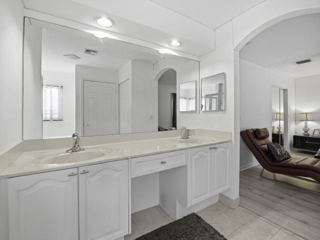 Продажа дома по адресу 4162 Winnipeg Way - фото 6933632