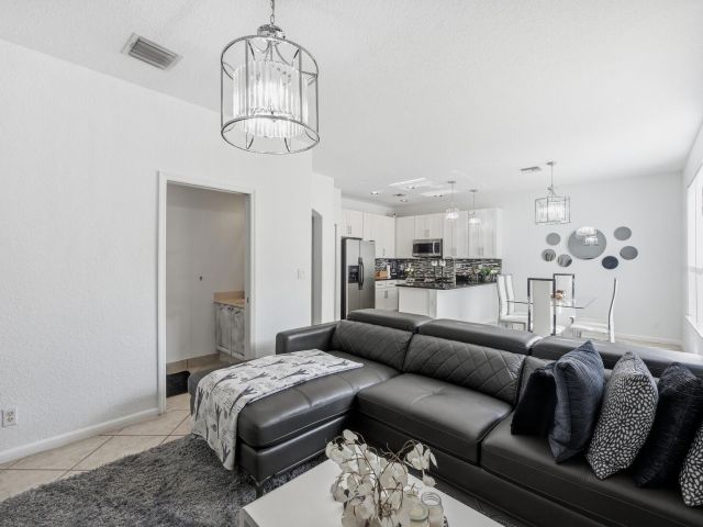 Продажа дома по адресу 4162 Winnipeg Way - фото 6933636