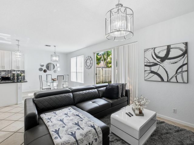 Продажа дома по адресу 4162 Winnipeg Way - фото 6933637