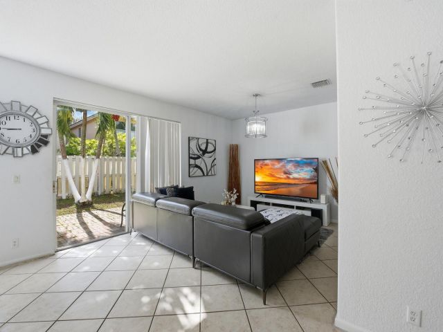 Продажа дома по адресу 4162 Winnipeg Way - фото 6933638