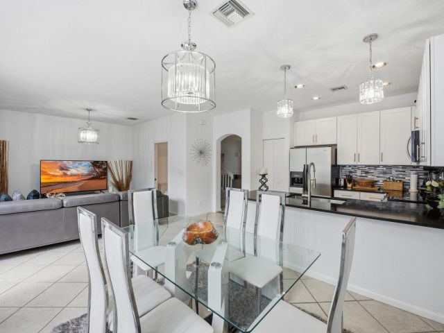 Продажа дома по адресу 4162 Winnipeg Way - фото 6933639