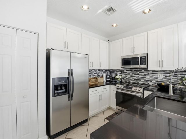 Продажа дома по адресу 4162 Winnipeg Way - фото 6933643