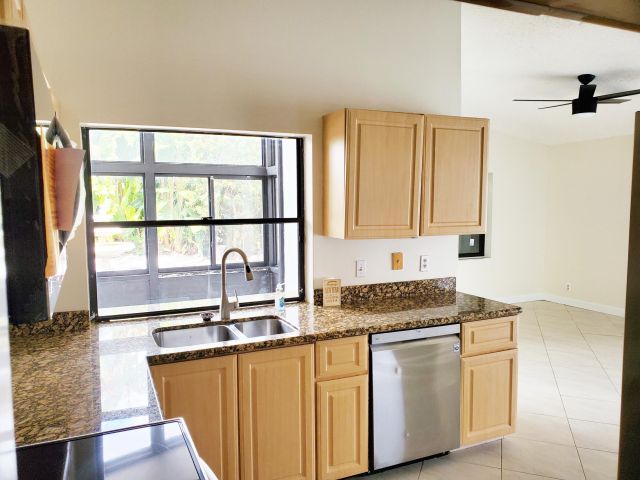 Дом в аренду по адресу 11897 Sunchase Court - фото 6936411