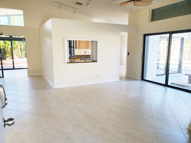 Дом в аренду по адресу 11897 Sunchase Court - фото 6936417